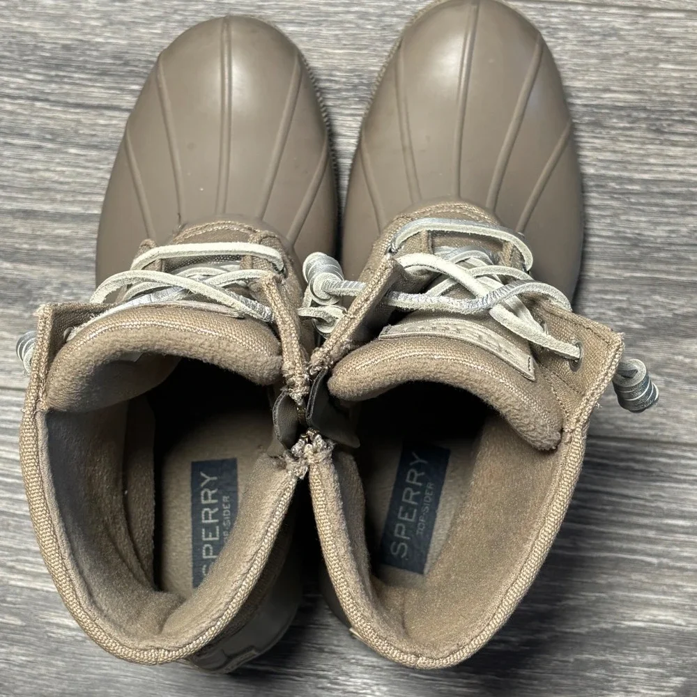 Sperry Top-Sider‎ Women's Saltwater Duck Boots Light Grey Metallic Women's 7.5